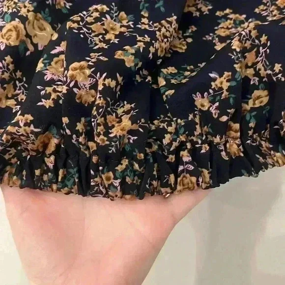 Navy Floral Blouse Tank, Size M - Picture 2 of 5